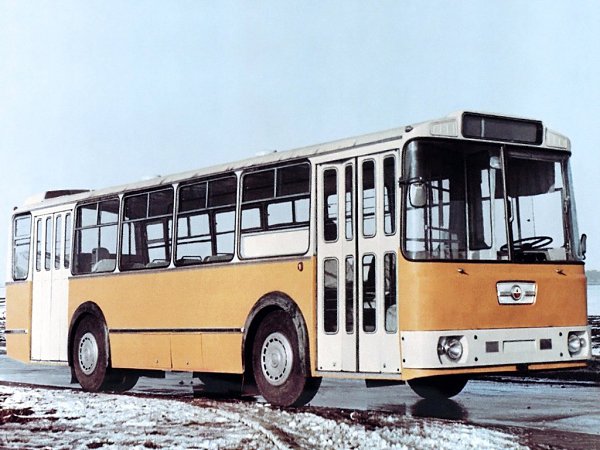 Автобус ЛАЗ-698 был спроектирован в 1960-е годы. Модель дважды проходила государственную комиссию и ...