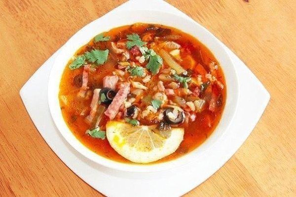 Солянка мясная сборная.Ингредиенты:Филе куриное — 200–250 гИзделия мясные — 350 гИзделия колбасные — ... - 4