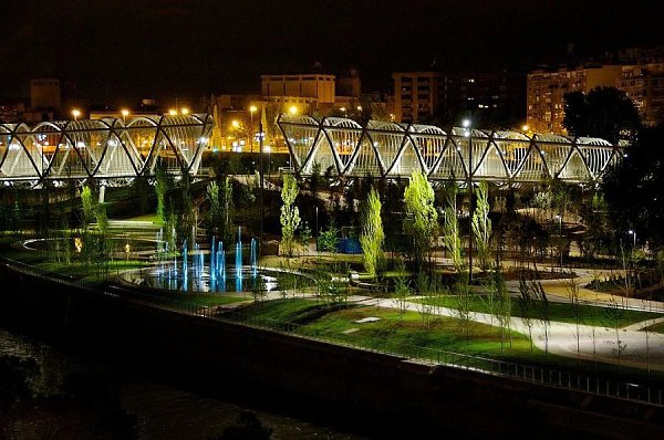 Оригинальный пешеходный мост