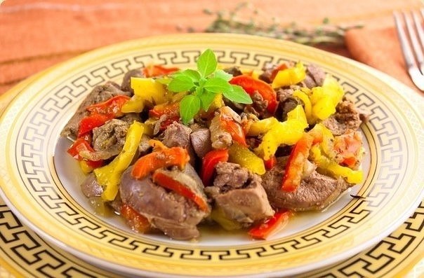 Куриная печень с луком и болгарским перцем . Итого на 100 граммБ/Ж/У 9.0 / 2.8 / 3.7Ингредиенты 500 ...