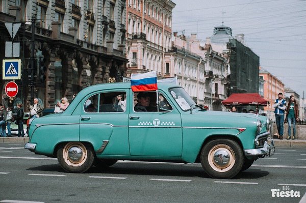 Парад ретротранспорта прошёл по Невскому в преддверии Дня города. Теперь старинные автобусы, ... - 8