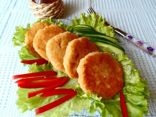 4 лучших рецепта диетических котлет! .Куриные диетические котлеты (206 ккал)Взять 400 г куриного ...