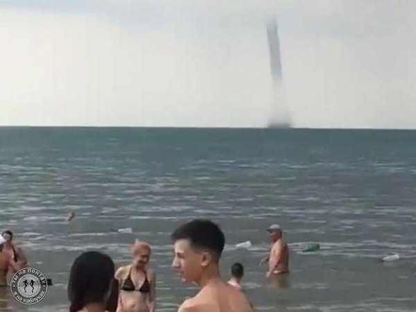 Русский турист никуда не уйдет с моря, если он за него заплатил!!!