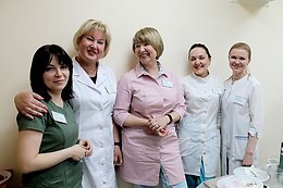 СЕМЬ.Все сущее на Земле сотворено за семь дней, на семи холмах стоит Рим, под смоковницей с семью ... - 7