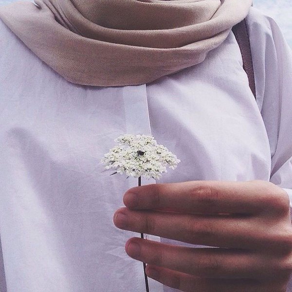 Что-то во мне погасло, все стало безразлично. Ни о чем не думаю, ничего не хочу. Ничего.