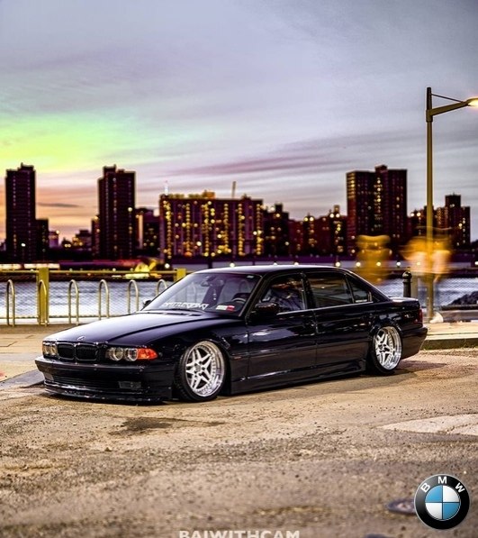 BMW e38  p c