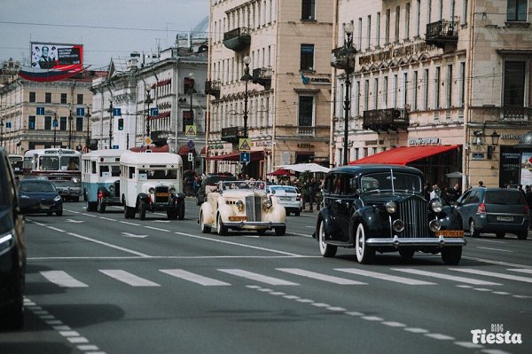 Парад ретротранспорта прошёл по Невскому в преддверии Дня города. Теперь старинные автобусы, ... - 7