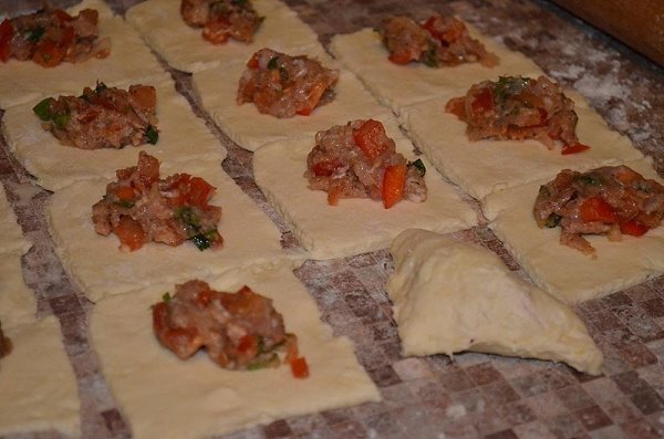КОНВЕРТИКИ С МЯСОМ .Потрясающий вкус!ИНГРЕДИЕНТЫ: Мука 130 грамм творог 125 грамм масло сливочное ... - 3