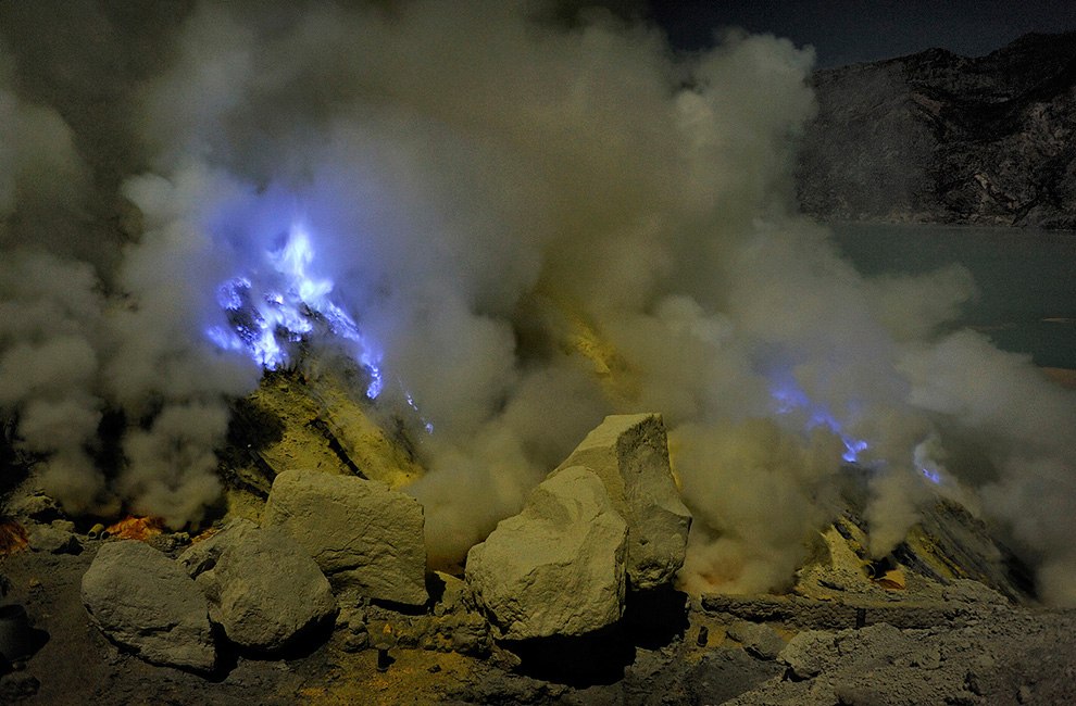 Kawah Ijen      Ijen   , .    ... - 2
