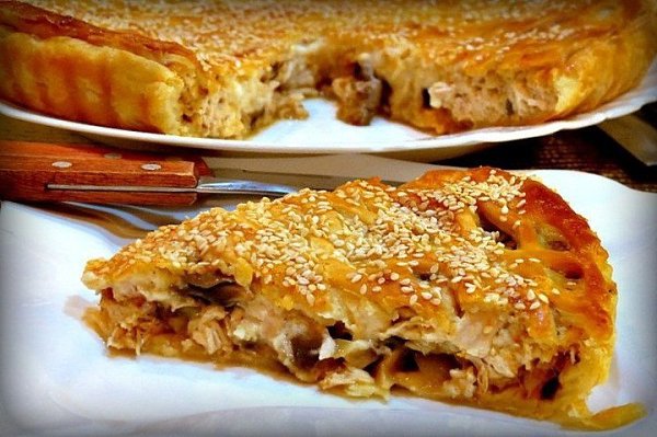 Пирог с курицей и грибами.Ингредиенты:Мука (для теста) — 200 гМука (для соуса) — 1 ст. л.Масло ...
