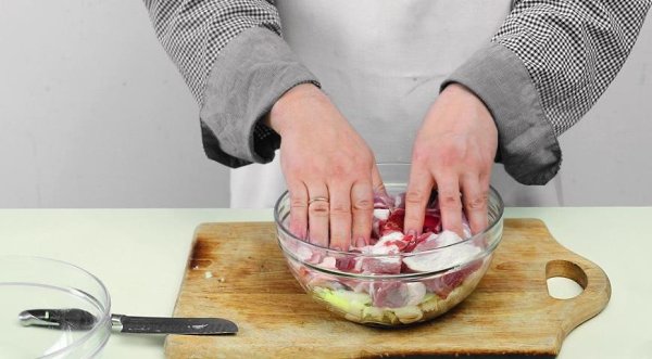 Грузинский шашлык.Пытаться установить происхождение шашлыка – дело неблагодарное: его готовят во ... - 5