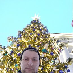 Oleg, 42, 