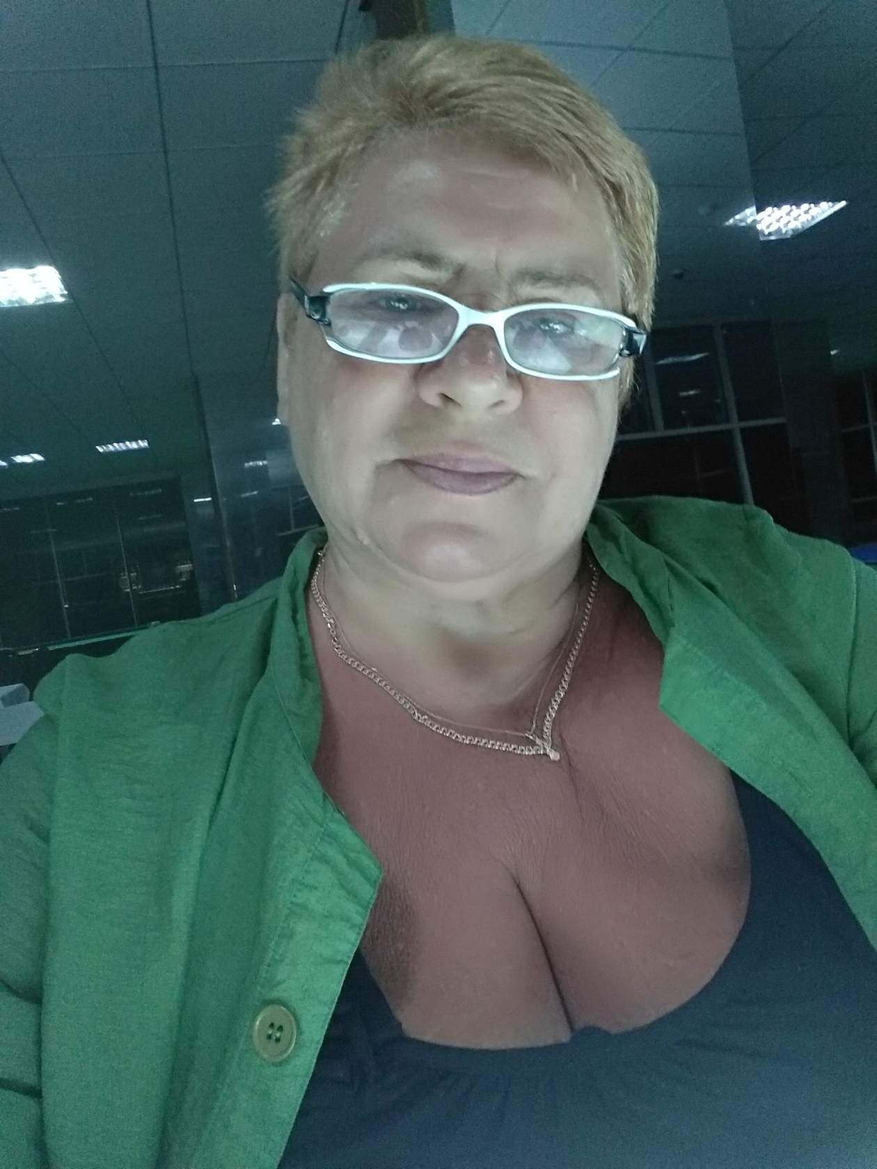 Понемногу тебя забываю. Не срослось, не сложилось- ну что же... Но зачем ты приходишь вновь, И зачем ...