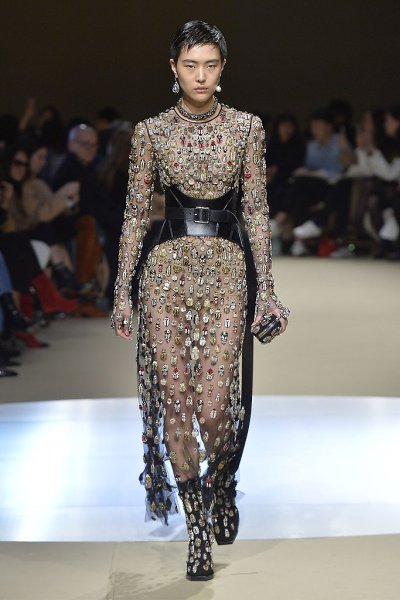 Вышитые жуки от "Alexander McQueen". Очень много жуков - 5