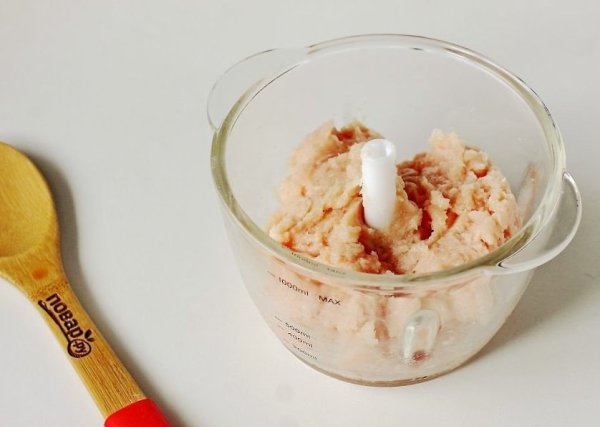 Куриная запеканка с чесноком и болгарским перцем.Ингредиенты:Куриная грудка — 1 шт.Перец болгарский ... - 2