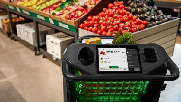 Amazon показала «умную» тележку для продуктов: она сканирует товары в корзине и списывает деньги с ...