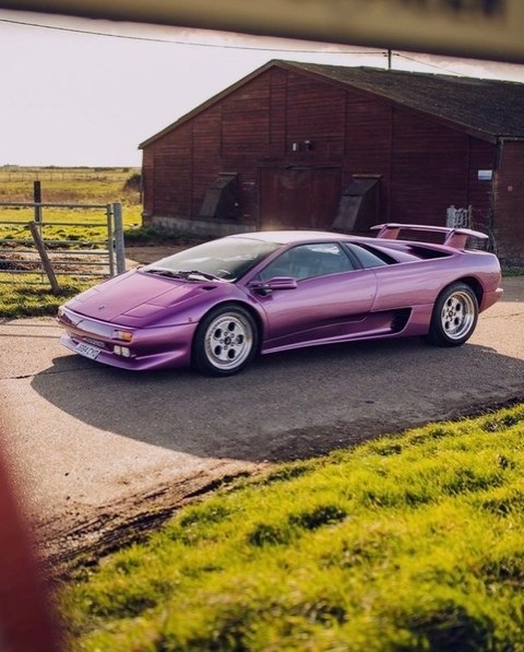 Lamborghini Countach vs Diablo! - 6