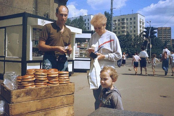 Почему в СССР мы жили лучше.Я в СССР жила не буду гневить Бога, лучше, пусть с зарплатой в 100 раз ... - 2