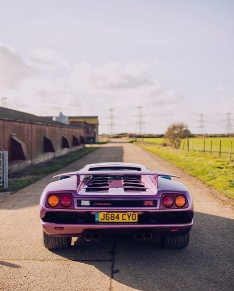 Lamborghini Countach vs Diablo! - 5