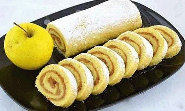 Рулет с яблоками.Ингредиенты:- Куриные яйца – 4 штуки;- Мука пшеничная – 130 грамм;- Сахар белый – ...