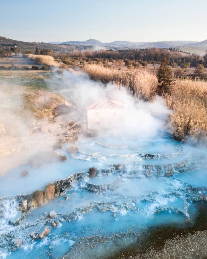 Казахстан горячая вода. Сатурния Италия термальные источники. Термальные источники голубой лагуны в Сатурнии, Италия. Сатурния Тоскана. Ахтынские термальные источники.