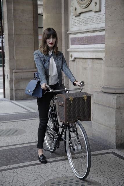  Jeanne Damas.  2. - 3