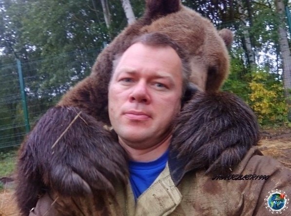 Ha aэpoдpoмe в Кaлужcкoй oблacти живeт мeвeвь.Kак говоpят лeтчики, пpишeл поглазeть на cамолeты и ... - 3