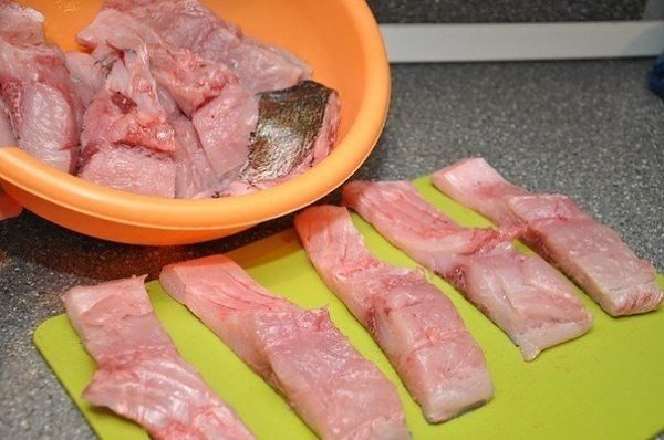Рыбка с сыром и помидорами.Ингредиенты: рыба толстолоб (2-3 кг) – 1 шт., помидоры – 4 шт., сыр – 300 ... - 3