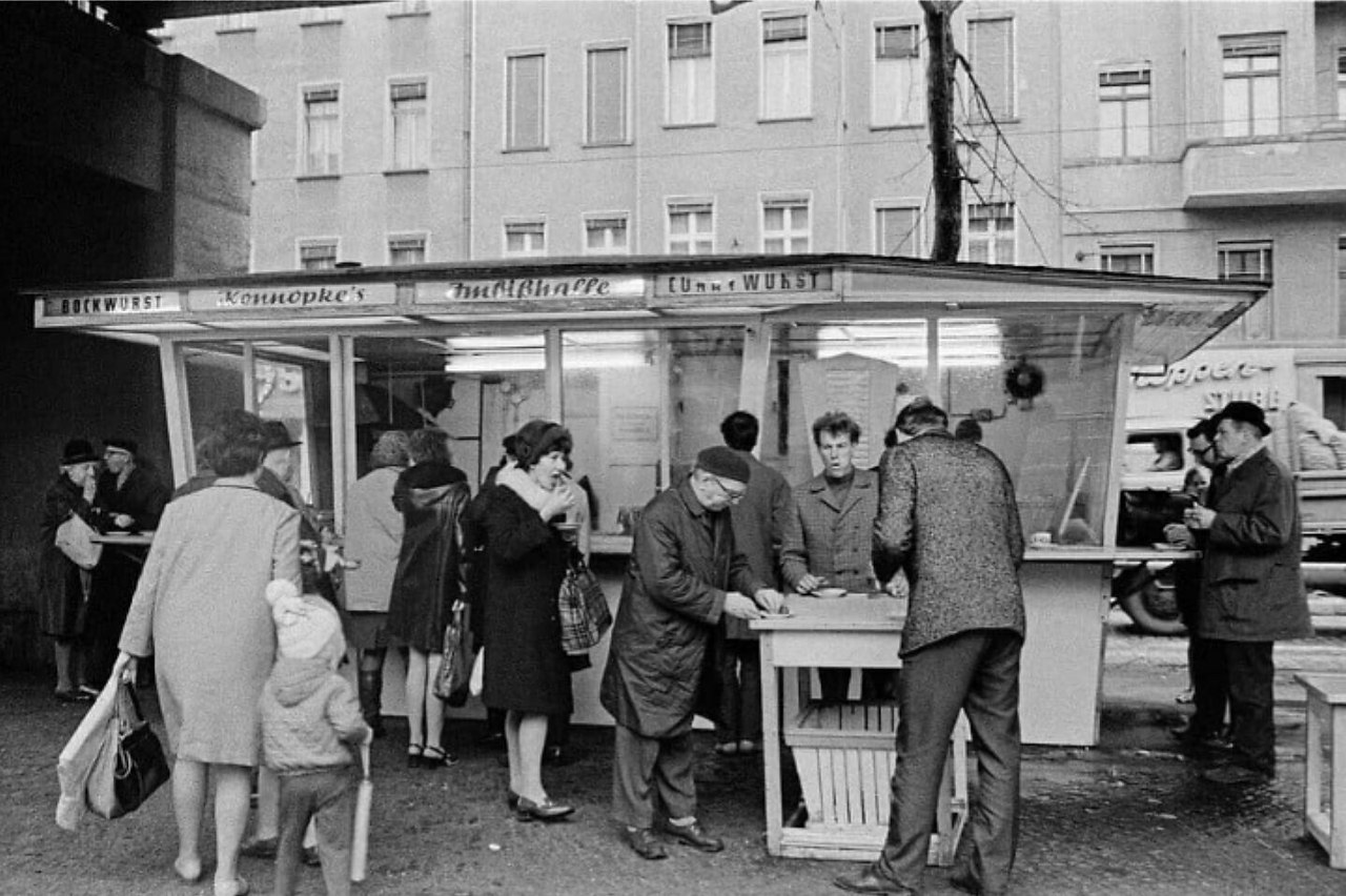 В гдр жизненный уровень. Берлин ГДР 1970. Восточный Берлин 1960. Западный Берлин 1970. Восточный Берлин 1970-е.