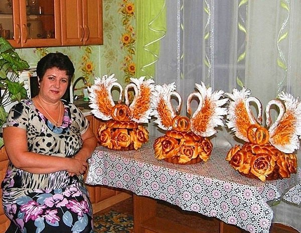 Делаю cвaдебныe караваи, если вам не тpудно, напишите как вам моя работа.Кулинарное искусство