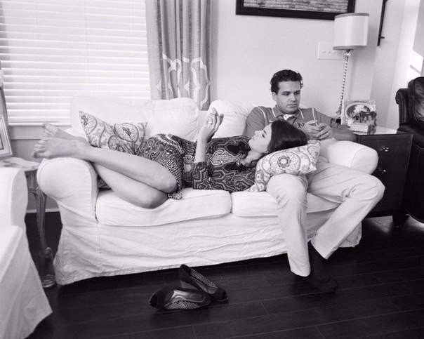 Фотограф удалил телефоны со снимков, чтобы показать, как мы далеки друг от друга - 2