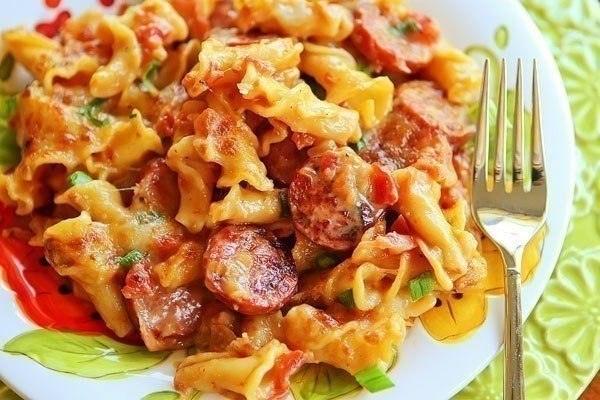 Паста с пряными колбасками.Нация, которая ест макароны с хлебом – непобедима! А как насчет ...
