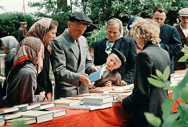 Почему в СССР мы жили лучше.Я в СССР жила не буду гневить Бога, лучше, пусть с зарплатой в 100 раз ...