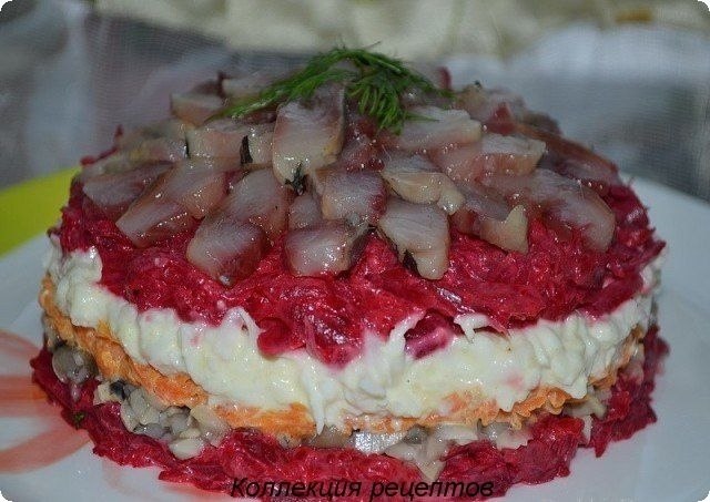 Салат с сельдью даже вкуснее, чем обычная и привычная нам