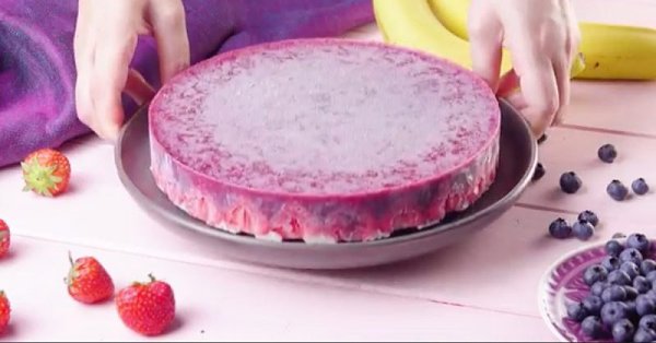 Торт-мороженое с бананом и клубникой: простой и очень вкусный рецепт. Торт-мороженое - это десерт, ... - 3