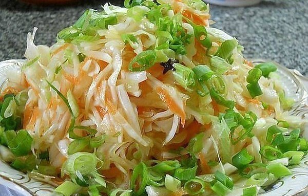 Быстрая остренькая капуста.Ингредиенты:-капуста-морковь-чеснок-пол стакана сахара, -2 ст.л крупной ...