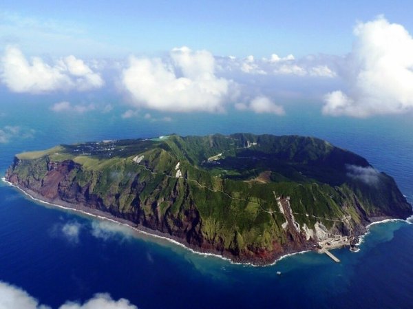  .   Aogashima.