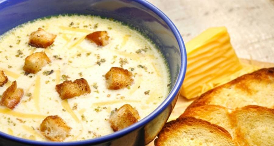 Сырный суп по-французски.Ингредиенты: Филе курицы — 400–500 г Плавленый сыр — 200 г Картофель — 400 ...