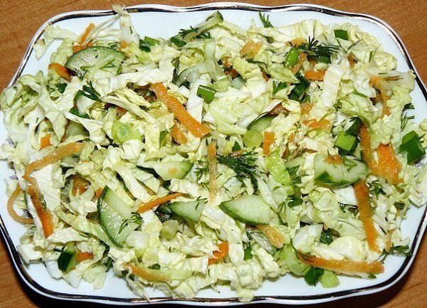 САЛАТЫ ИЗ КУРИЦЫ: ТОП-6 РЕЦЕПТОВ.1) Салат из курицы, яиц и помидоровИНГРЕДИЕНТЫ: копченая куриная ... - 3