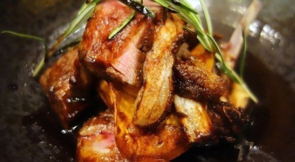 Мясо в карамельном соусе! 700 г свинины (или говядины) 300 г яблок, груш 80 г растительного масла 1 ...