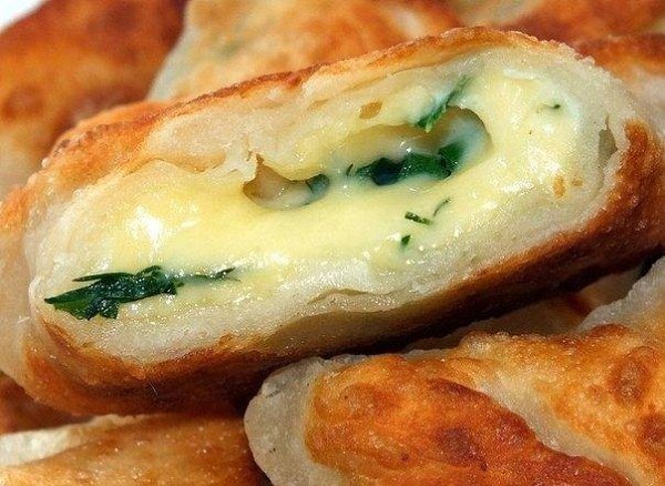 Конвертики с сыром и зеленью.Ингредиенты:Для теста:- 1 стакан кефира- 2 стакана муки- щепотка соли- ...