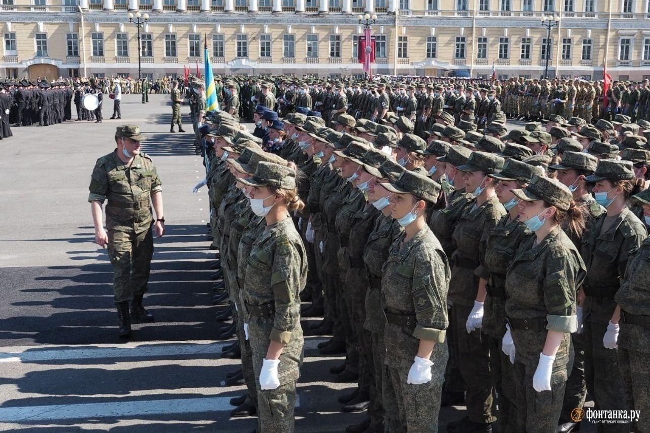 Сегодня на Дворцовой площади прошла репетиция парада Победы ...