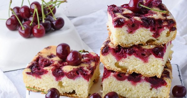 Тарт с творогом и вишней.Время приготовления: 1 часКалорийность на порцию: 160 кк.На 8 порций (форма ...