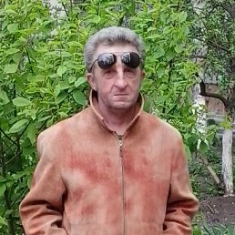 Sergei, 63, Луганск
