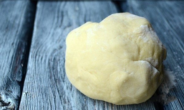 Заварное тесто на чебуреки с пузырьками.Ингредиенты:Мука — 300 гВода — 150 млЯйцо — 1 шт.Водка — 1 ...