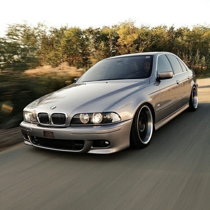 BMW (E39)