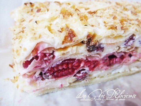 Слоеный торт со свежими ягодами. Поверьте это очень вкусный торт! Вам потребуется: 1 упаковка ... - 2