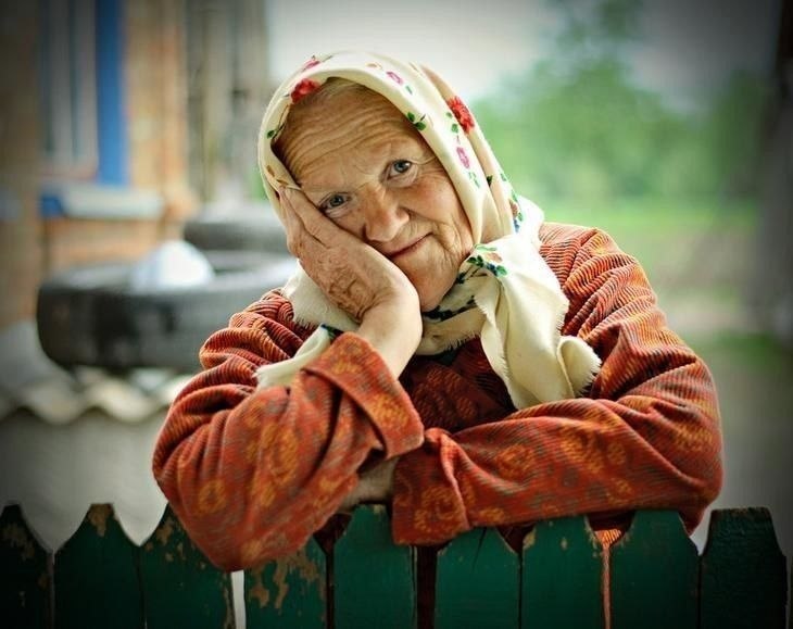 Очень хорошее стихотворение! Мне бабушка про деньги говорила: Чужого, внучка, сроду не бери. Берешь ...