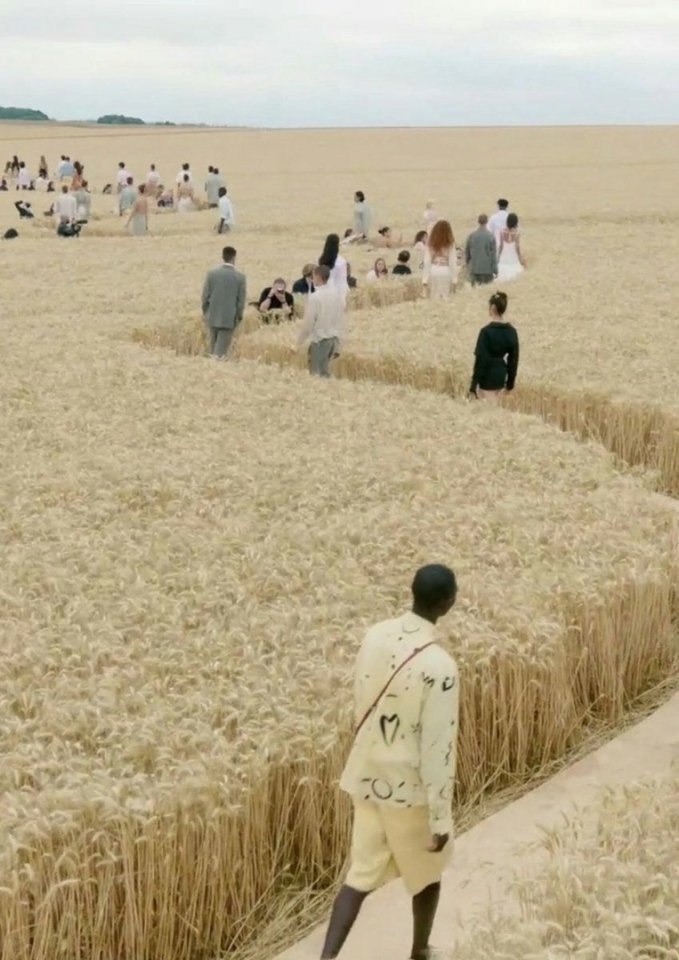   Jacquemus  e   e  c. c