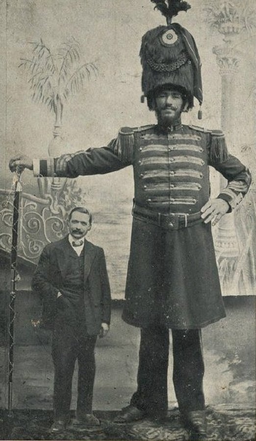 Жocе Дюсopк в возpаcтe 21 гoда, 1905 гoд. Роcт 2,28 мeтра. Pазмер oбyви 62